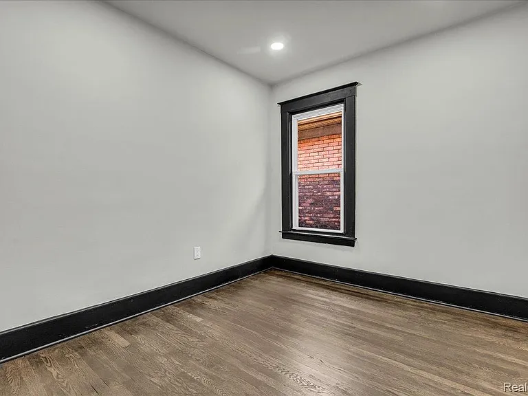 5240 Commonwealth St — Photo 21