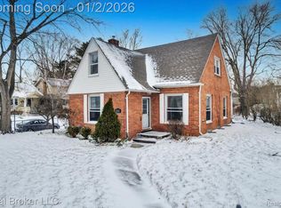 1634 Crooks Rd, Royal Oak, MI 48067