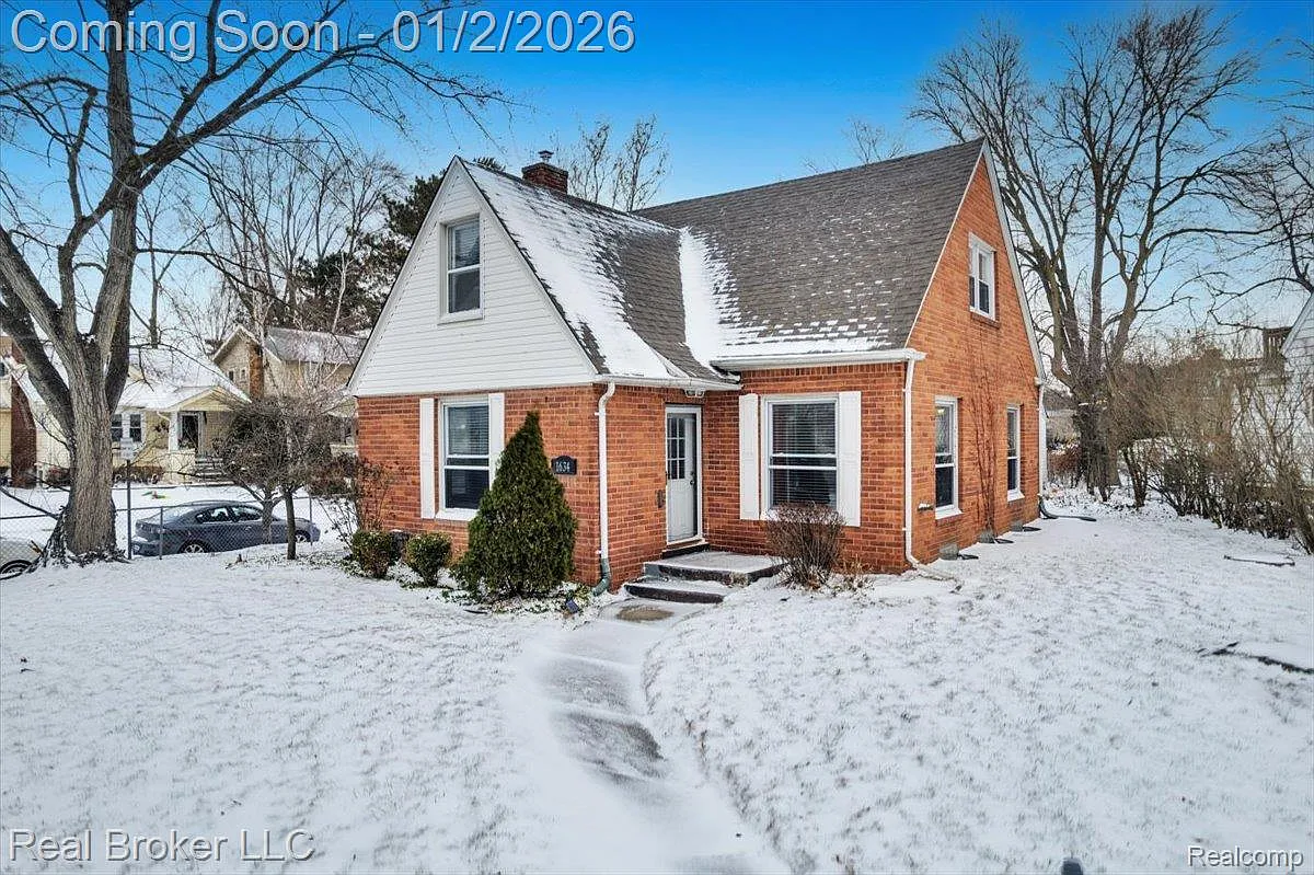 1634 Crooks Rd photo 1