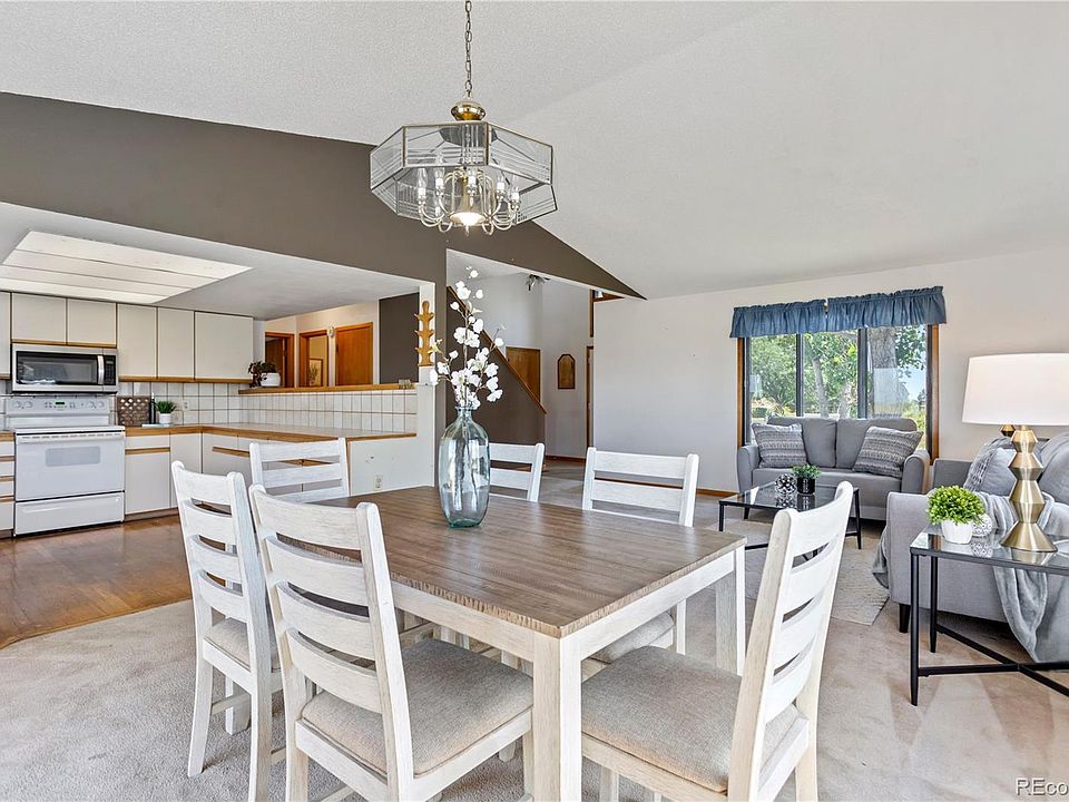 1st image of 752 Meadow Station Cir