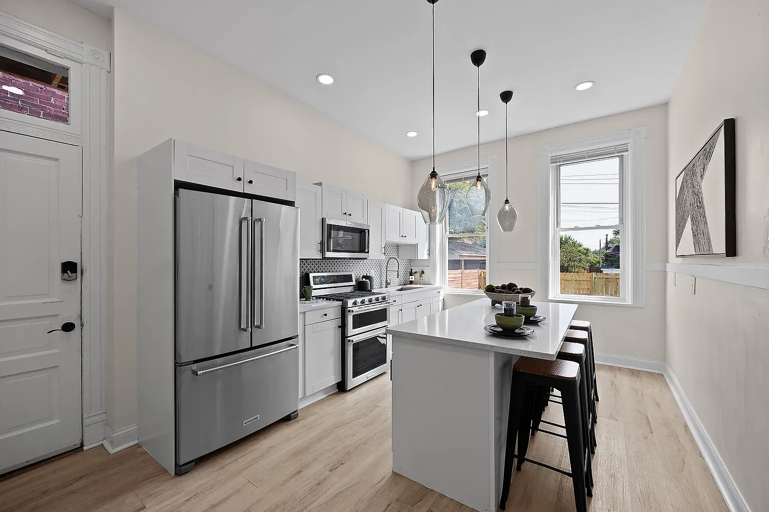 5 bed, 3476 sqft, $3,595 — Photo 4