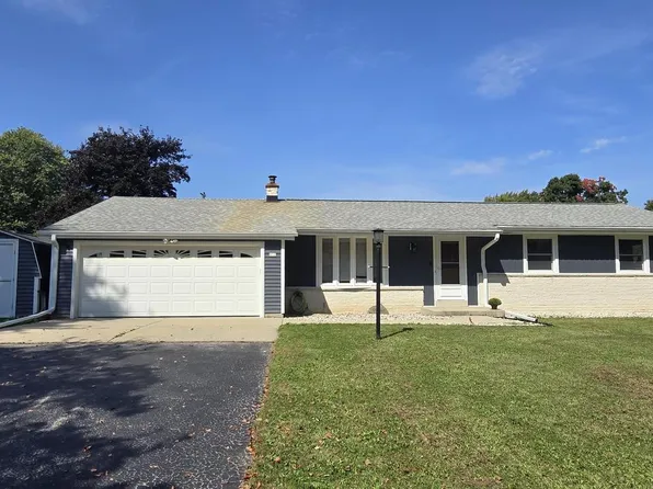 810 Cardinal DRIVE, Cedarburg, WI 53012