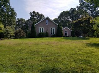 340 Knollcrest Dr, Pinnacle, NC 27043