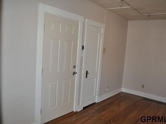 4th image of 818 S 37th Ave APT 10