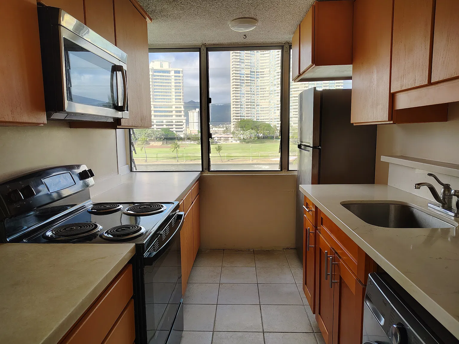 2015 Ala Wai Blvd — Photo 4