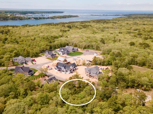 35 Double Ox Rd, Oak Bluffs, MA 02557