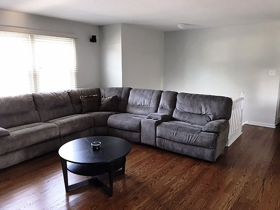 4th image of 402 N Salem Dr