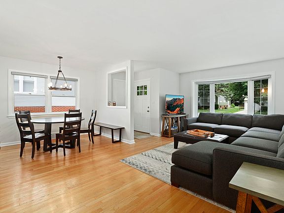 2nd image of 826 N Vail Ave