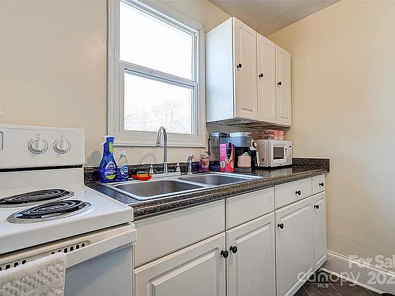 2nd image of 624 S Washington St #D