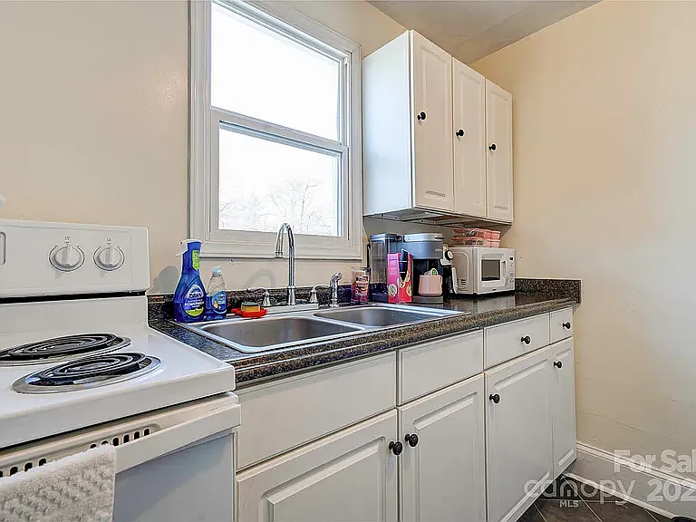 Building Photo - 624 S Washington St #D