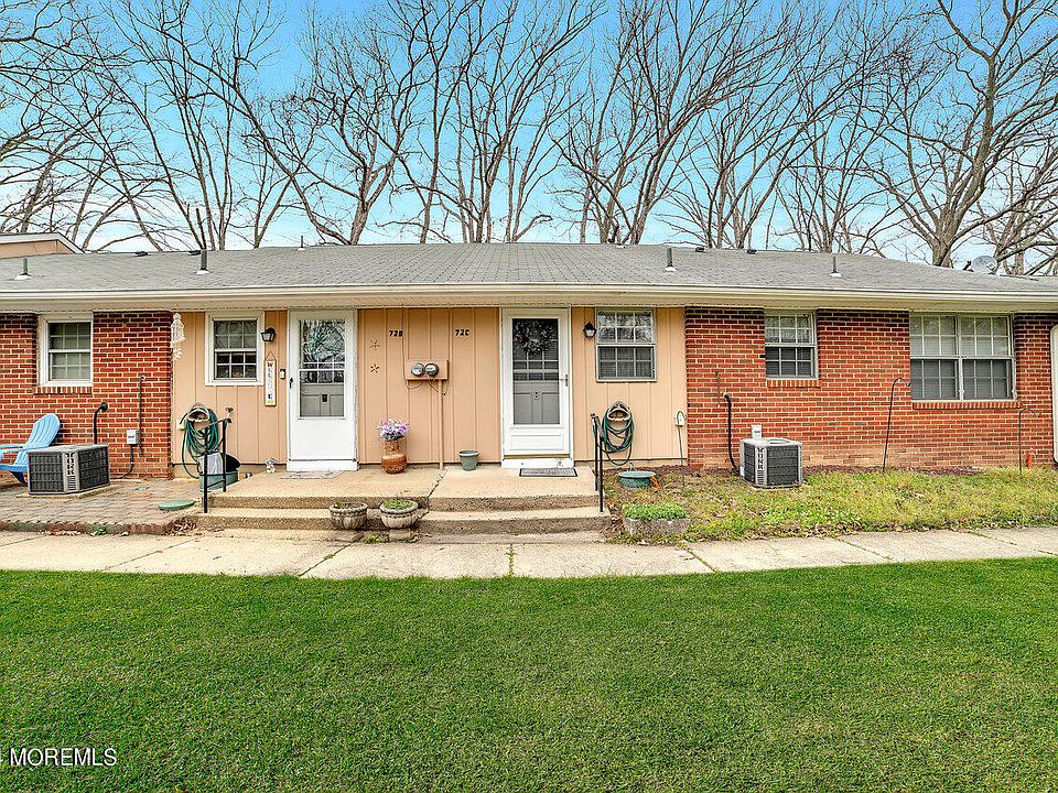 1st image of 72C Dorchester Drive