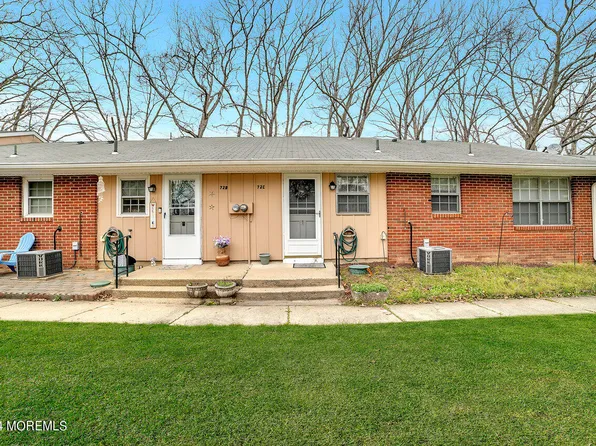 72C Dorchester Drive, Lakewood, NJ 08701