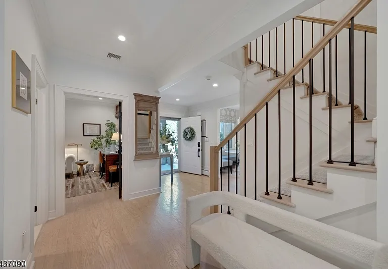 224 Barnstable Dr — Photo 10