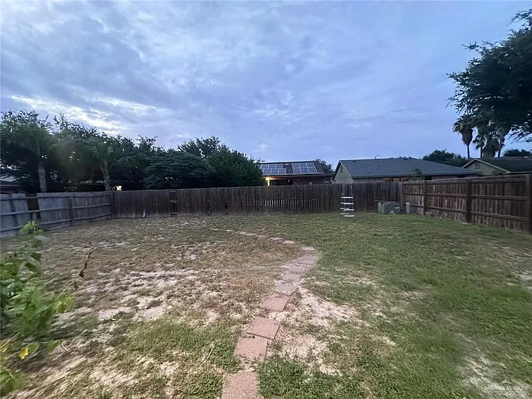 907 E Pebble Dr — Photo 11