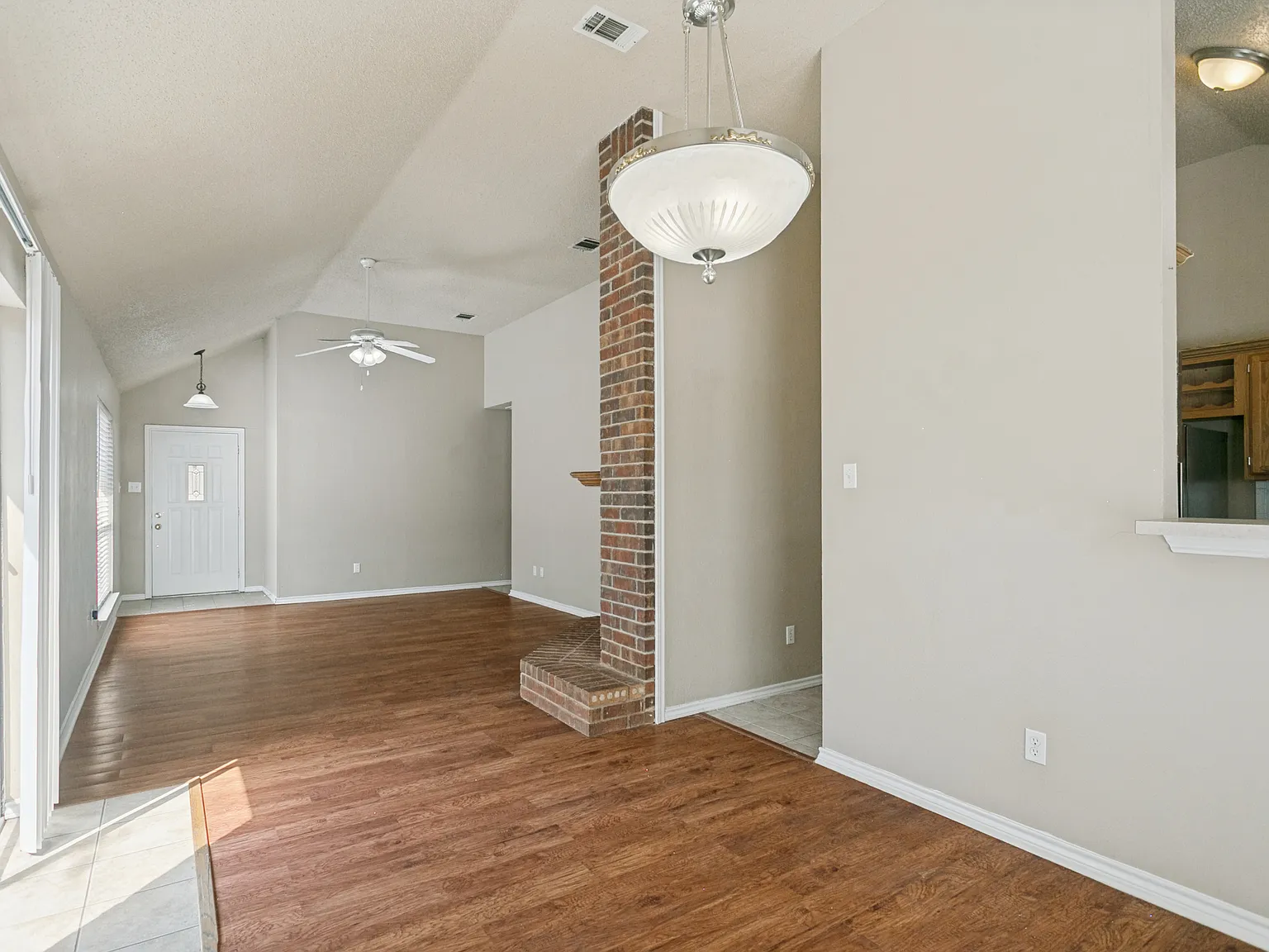 3 bed, 1410 sqft, $2,125 — Photo 4