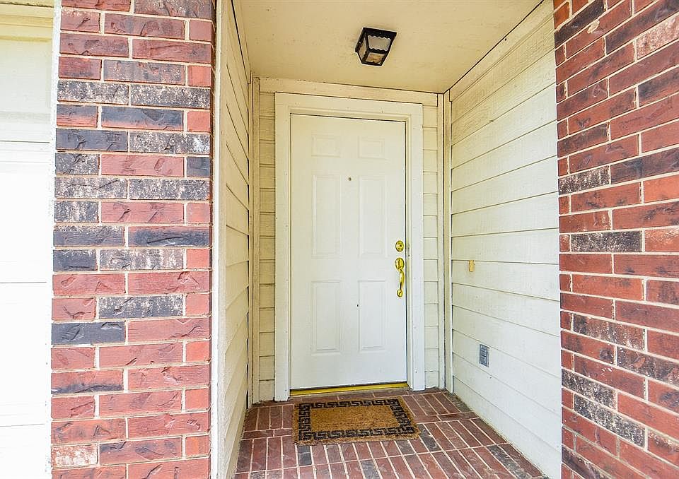 1st image of 15522 Town Green Dr