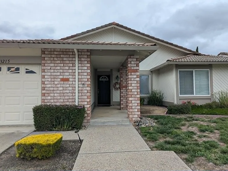 3215 Vallejo Pl — Photo 2