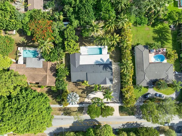 8220 SW 152nd St, Palmetto Bay, FL 33157