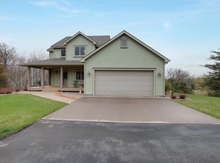 521 Pamela Ln, Hudson, WI 54016