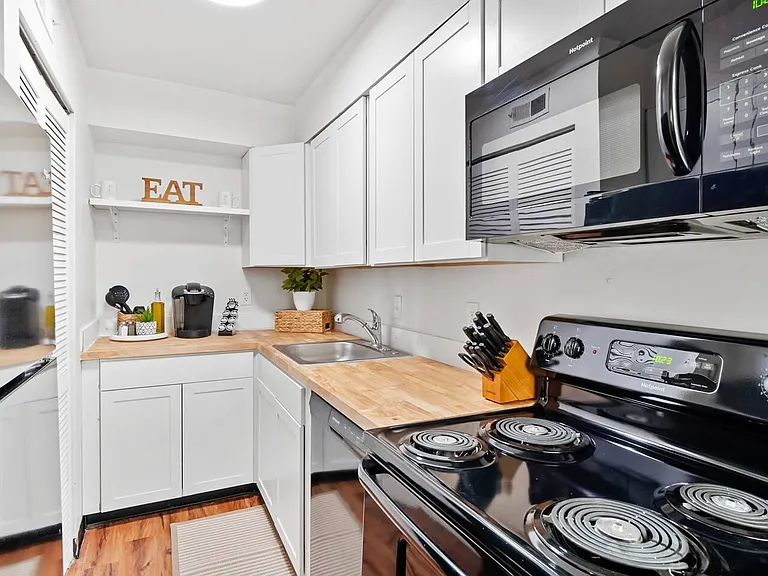 5540 Delmar Blvd — Photo 1