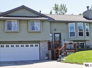 1009 Grenoble Dr, Bellevue, NE 68123