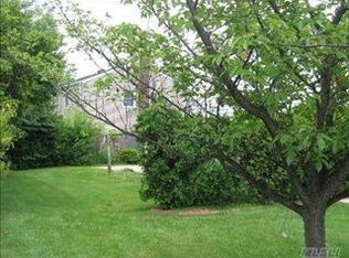 181 Linden St, Massapequa Park, NY 11762