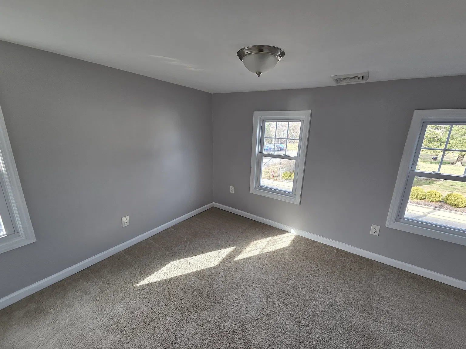 4 bed, 1980 sqft, $2,800 — Photo 3
