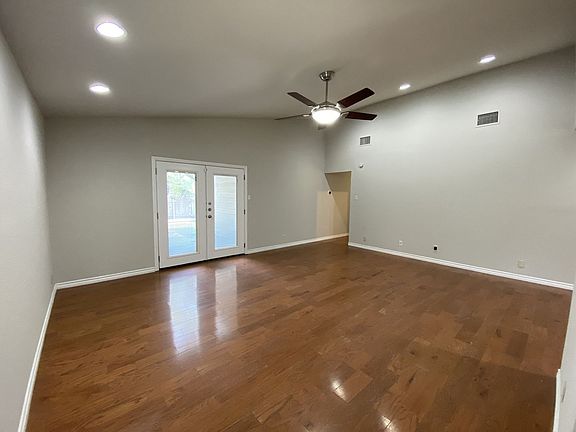 5th image of 2523 Old Trail St