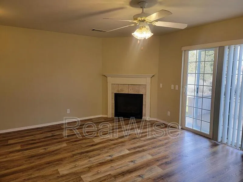 2 bed, 2.5 bath, 1144 sqft, $1,850 — Photo 3