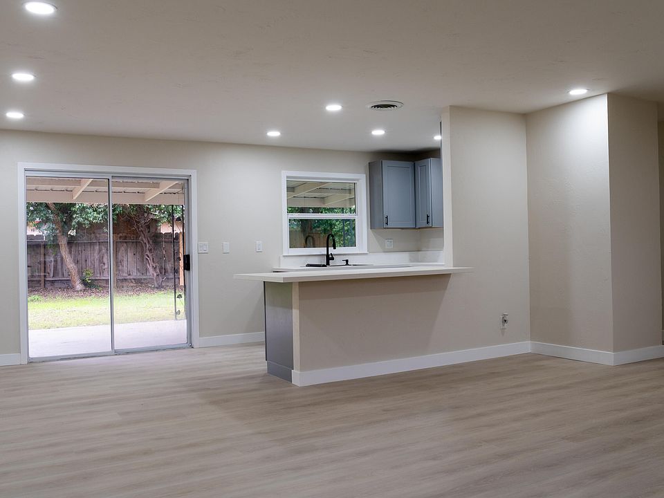 1st image of 6075 N Selland Avenue