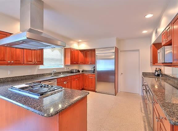 2nd image of 824 Amethyst St