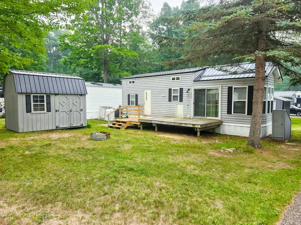 2757 Owens Dr, Houghton Lake, MI 48629