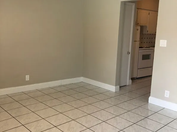 Bayside Manor, 2205 SE 7th St #7, Pompano Beach, FL 33062