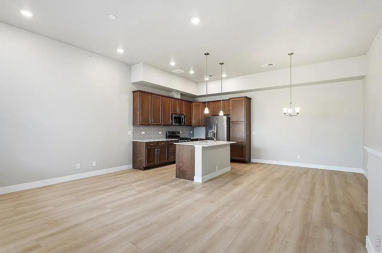 3 bed, 1581 sqft, $2,795 — Photo 2