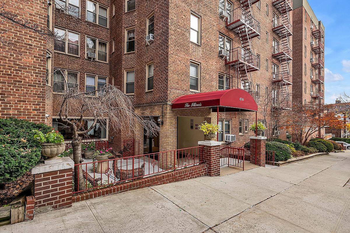 6725 Clyde St APT 5J, Queens, NY 11375 | Zillow