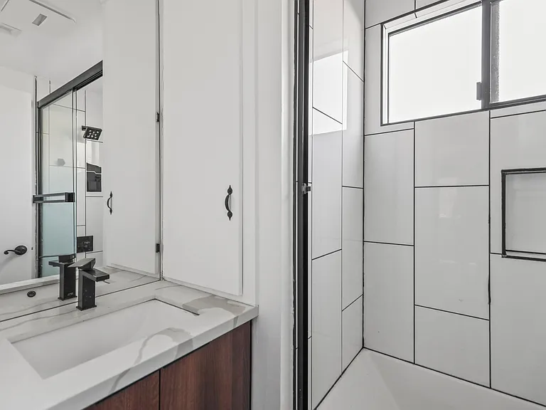 2814 Sichel St #3 — Photo 9