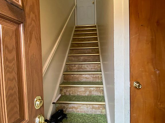 5th image of 230 Hudson Ave Floor 2