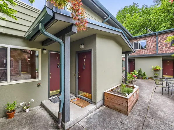 908 SW Gaines St APT 24, Portland, OR 97239