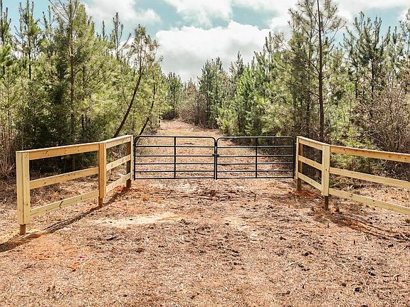 2nd image of 650 Lake Rd