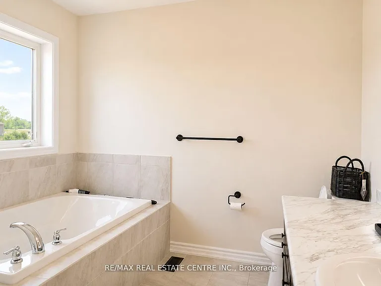 15 Cahill Dr — Photo 38