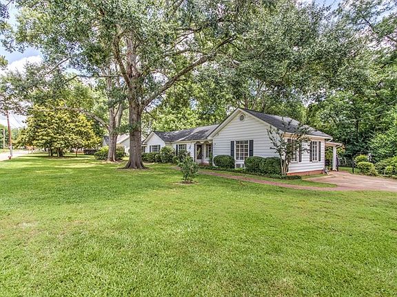 3rd image of 2502 N Pecan St