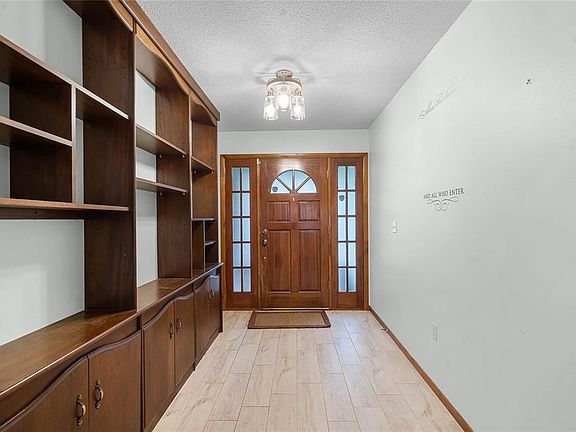 4th image of 1005 Crescent Pkwy