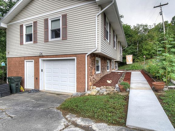 4th image of 379 Wilcox Cir