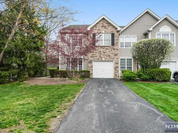 394 Green Mountain Rd, Mahwah, NJ 07430