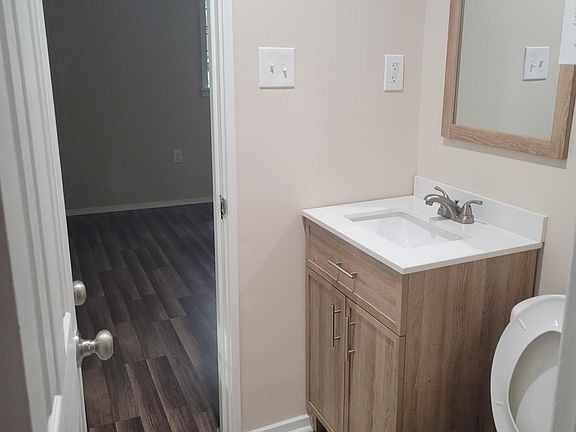 3rd image of 1436 Woody Dr