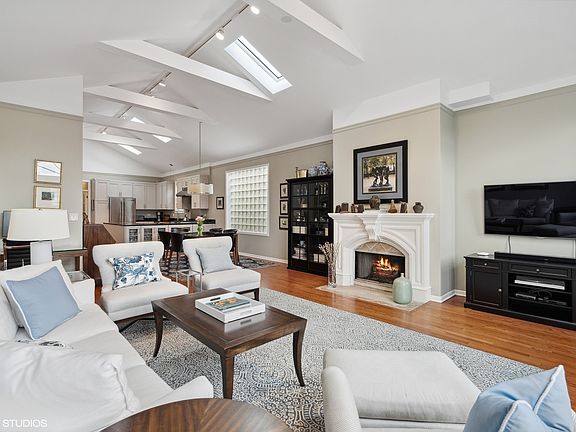 5th image of 628 W Wrightwood Ave APT 5E