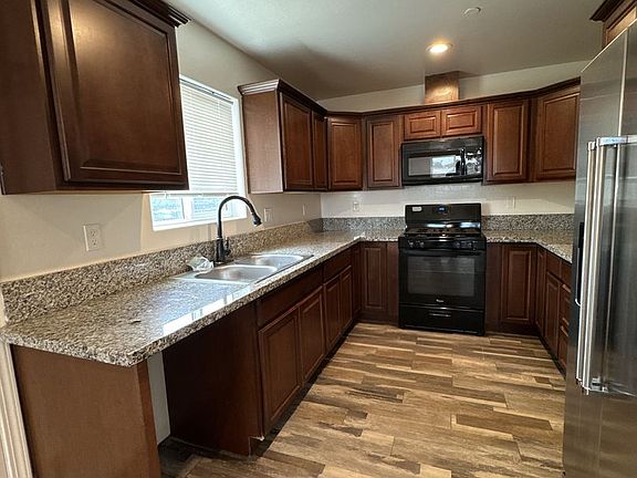 5th image of 536 Benrus Ave