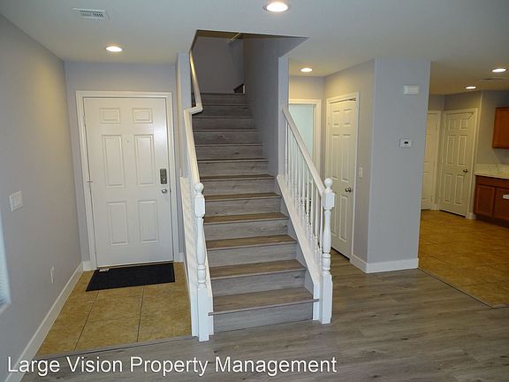 4th image of 7004 Town Forest Ave