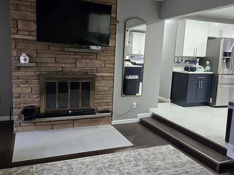 2302 Greenbriar Ln — Photo 11