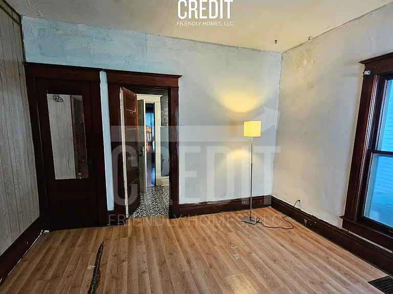 1011 E Prairie St — Photo 4